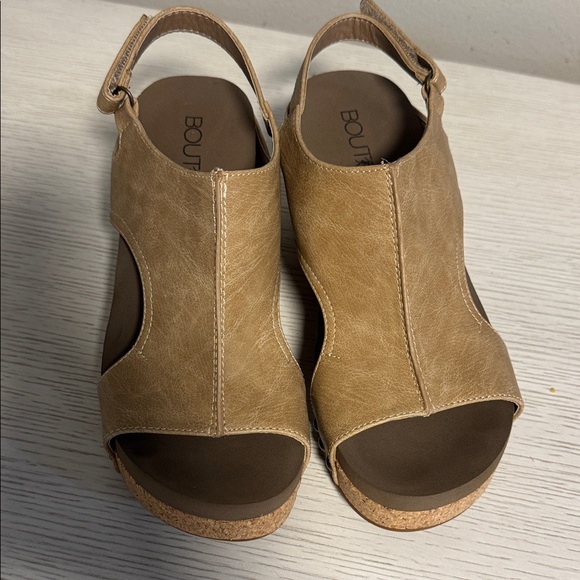 Corey’s Women's Tan Wedge Sandals - Picture 2 of 7